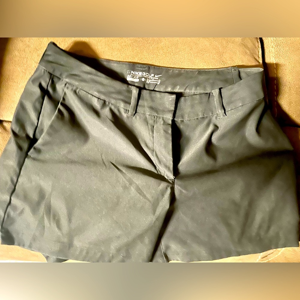 NIKE GOLF DRI FIT SIZE 6 shorts